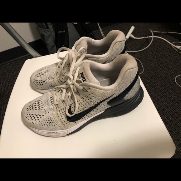 Women’s Nike shoes - Picture 3 of 3